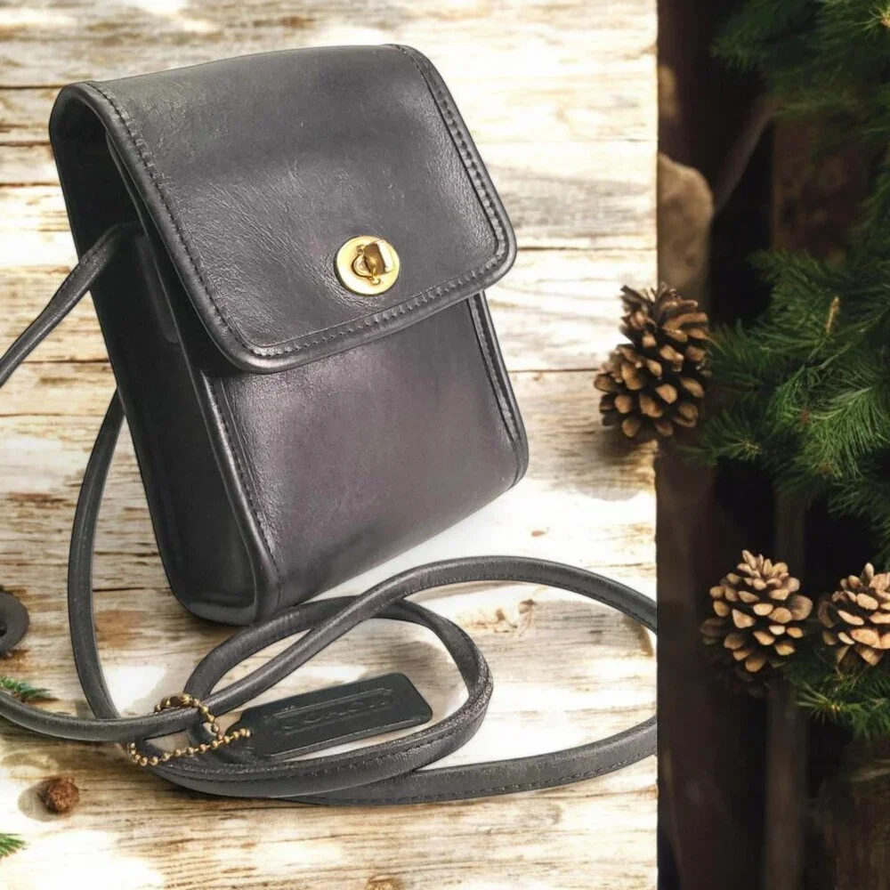 Vintage COACH Scooter Crossbody Bag in black - Picture 2 of 14